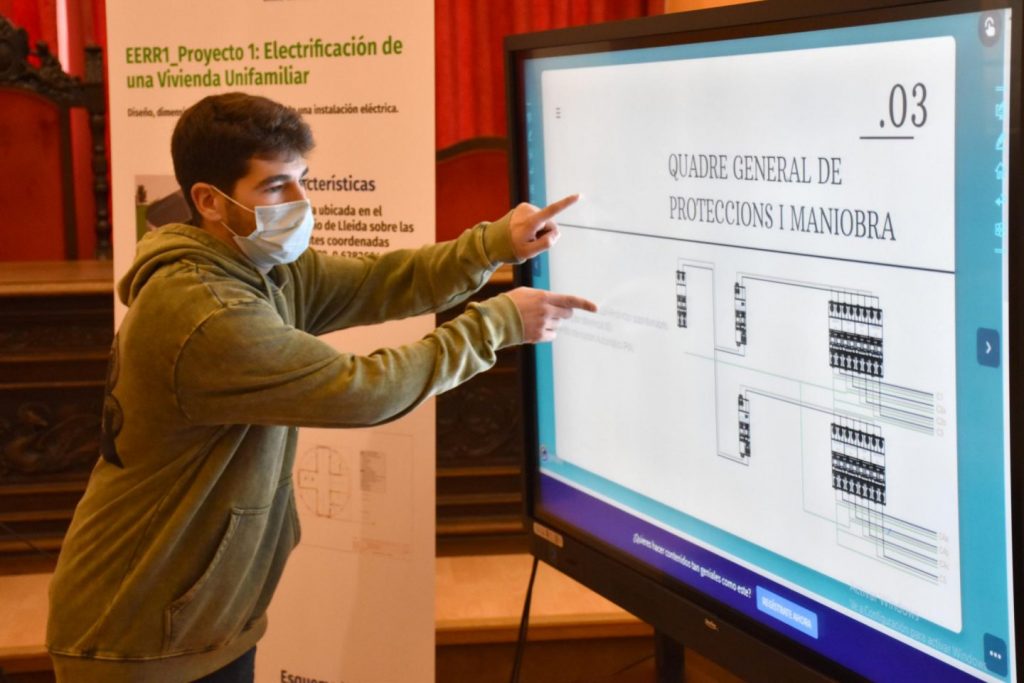 La promoció 20-22 de Renovables presenta el seu primer projecte