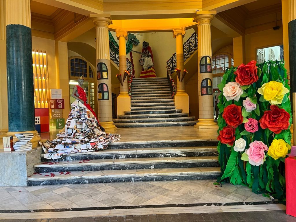 L'encant de Sant Jordi agafa vida a l'institut Escola del Treball