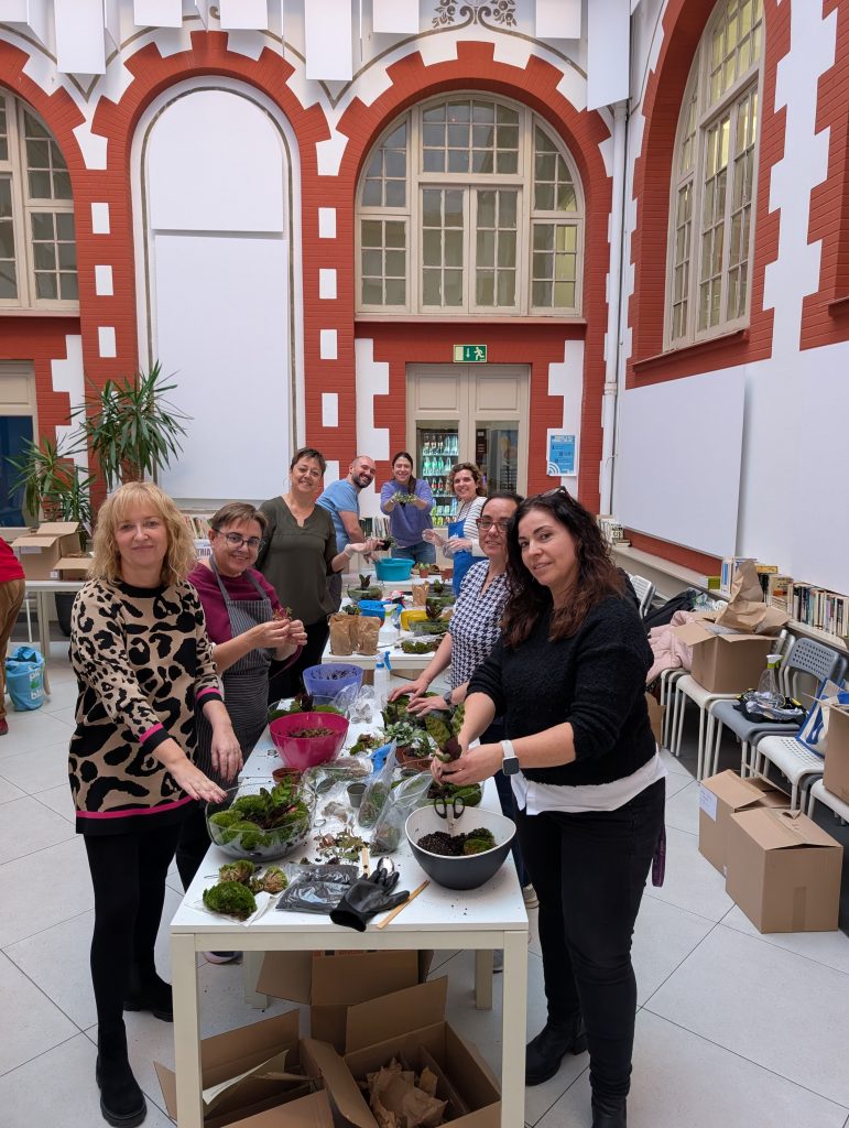 Natura, aprenentatge i emocions: el professorat dona vida als seus terraris eterns