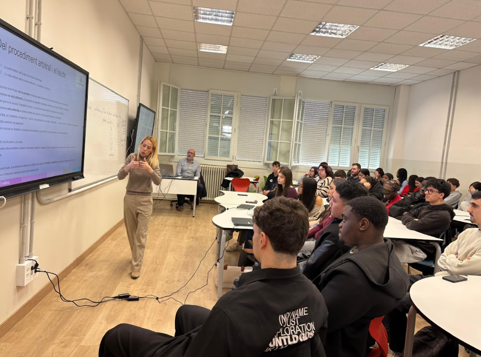 Xerrada sobre queixes i reclamacions per a l’alumnat de l’àmbit comercial